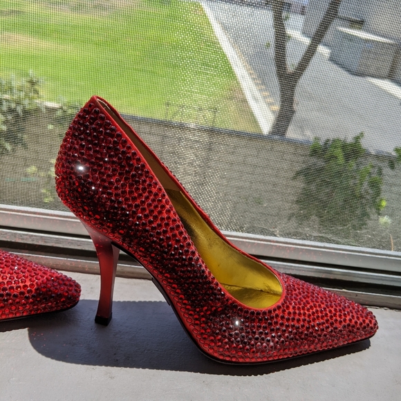 Salvatore Ferragamo: Swarovski Crystals (Marilyn Monroe Heels) - Picture 11 of 14